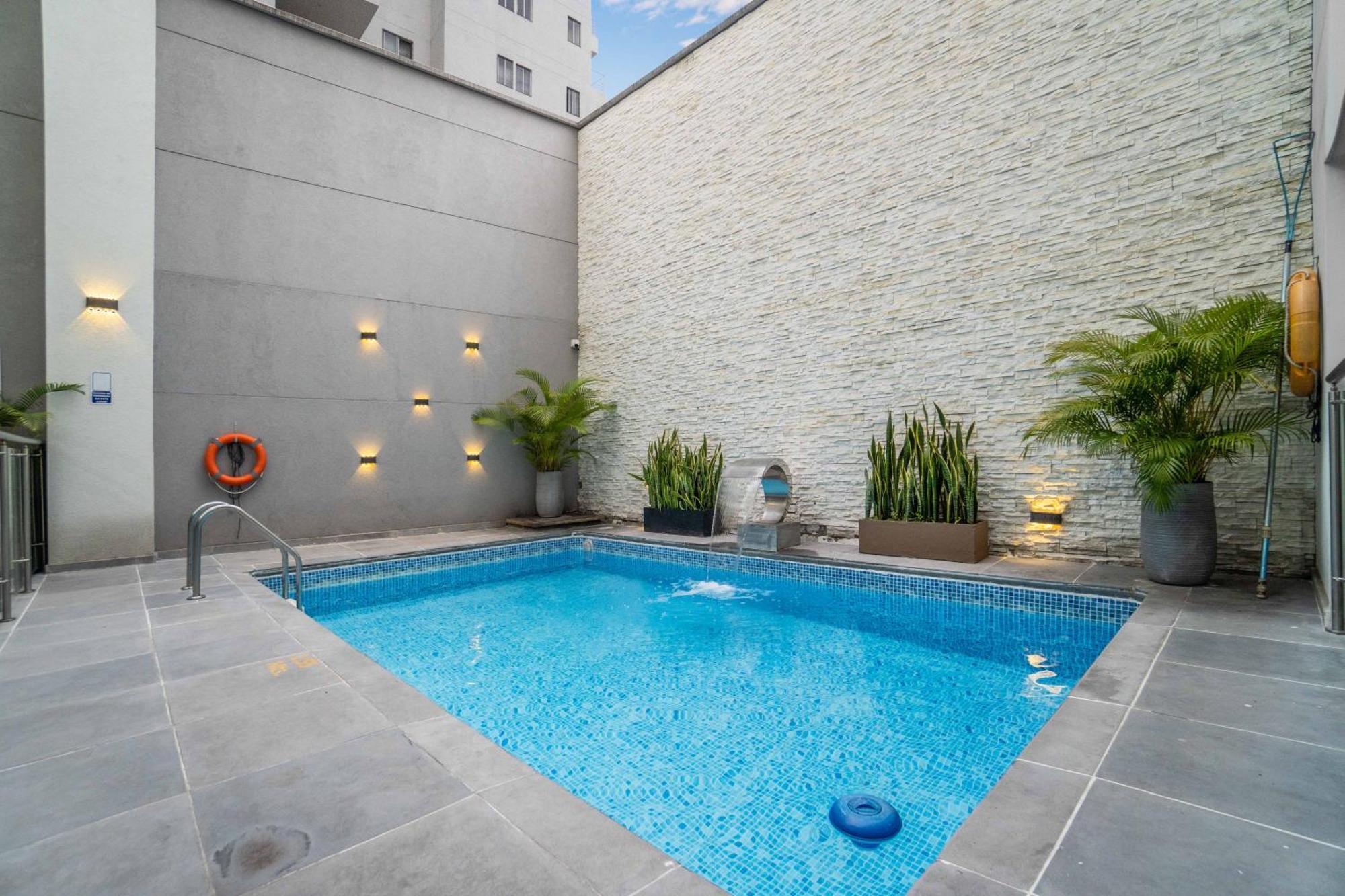 Hotel Azor Versalles 4*