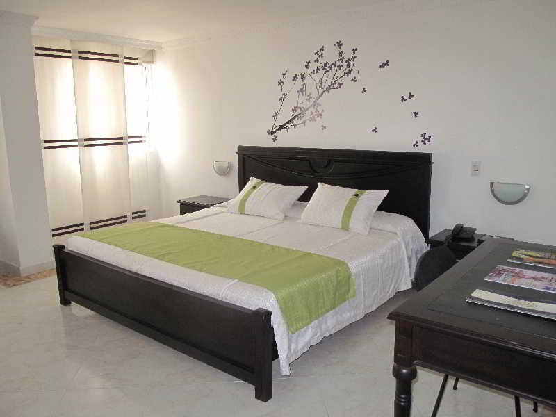 Hotel Azor Versalles 4*